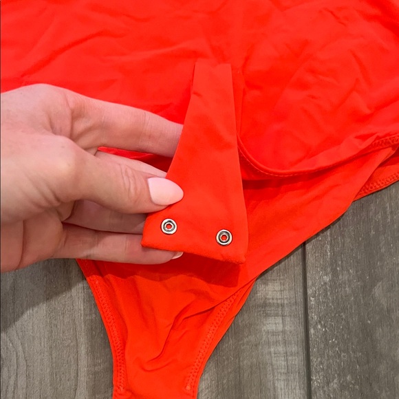 Skims Fits Everyone Bodysuit - Picture 5 of 5